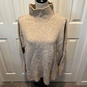 Club Monaco size M oversized Cozy Beige Turtleneck Sweater Wool blend